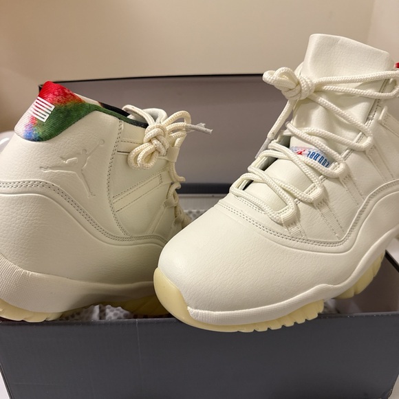 Air Jordan Retro 11s - Picture 4 of 6